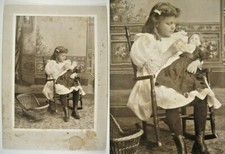 1900 Photograph - Girl Holding
