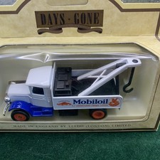LLEDO DAYS GONE 1934 MACK BREAKDOWN TRUCK MOBILOIL BOXED 027003