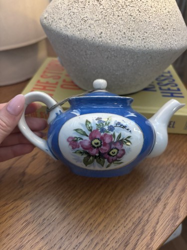 Antique tea pot gardner - tea,