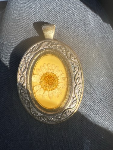 Vintage brass daisy solid - brass,