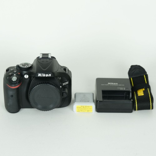 Used nikon d5200 body black - [used],