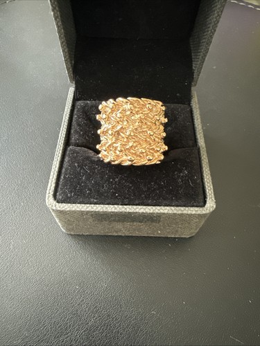 9ct heavy yellow solid gold - heavy,