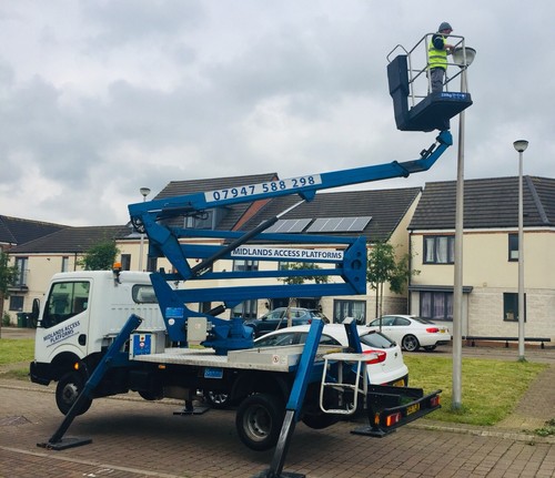 Cherry picker access platform - picker,