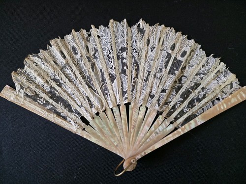 Antique handheld fan mother - antique,