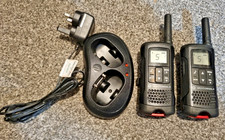 2x Motorola TLKR T60 Walkie-Talkies with Charging Base & Charger Used Free Del