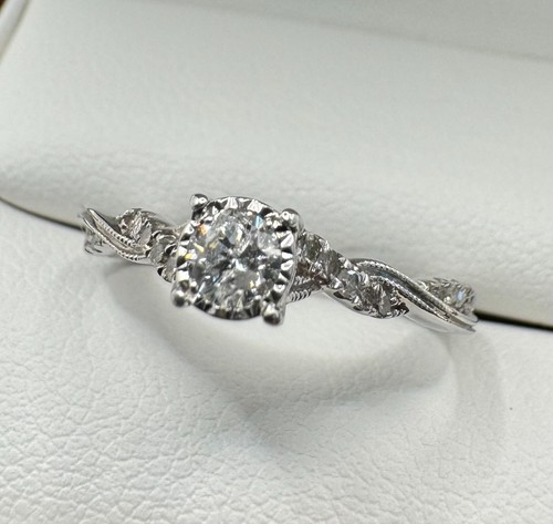 9ct white gold - 9ct, diamond