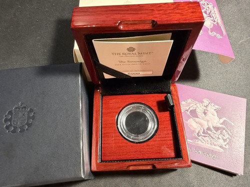 Royal mint gold sovereign - mint,