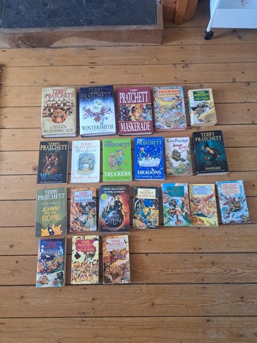 Terry pratchett book bundle - pratchett,