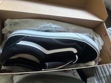 Men’s black vans old school size 9 brand new not even tried on with box