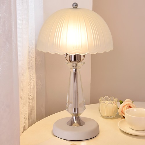 Retro traditional table lamp - traditional,