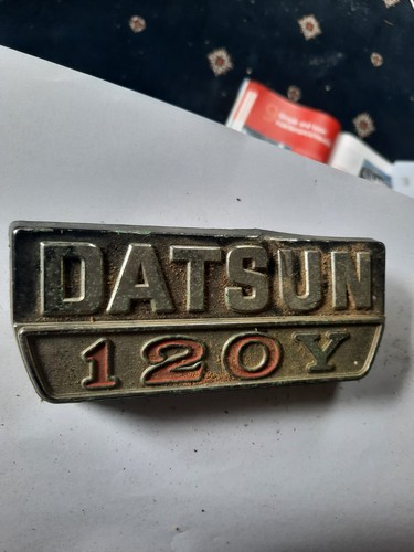 Nissan datsun 120y - nissan, badge