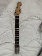SQUIER STRAT 22 frets MAPLE NECK  2009  NICE ROSEWOOD FINGERBOAR