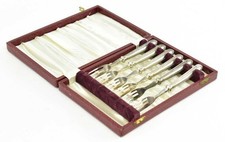 A CASED SET OF 6 HALLMARKED SILVER PASTRY FORKS. 1912