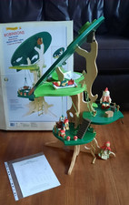 Robinsons Wooden Tree House/