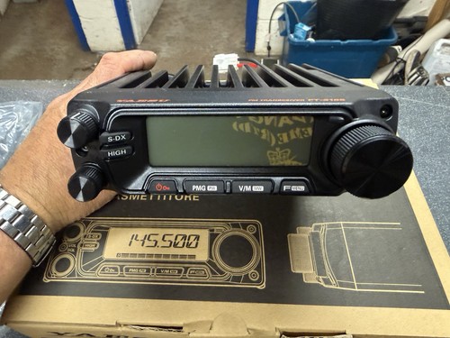 Yaesu ft3185 new box - in,