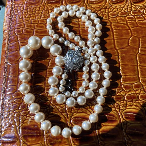 Vintage hand knotted pearls - hand-knotted, by