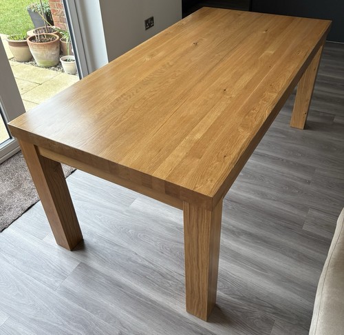 Solid oak chunky table good - solid, (good