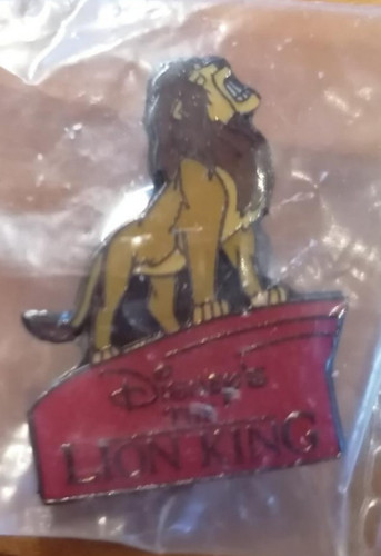 Disney lion king pin - pin, badge