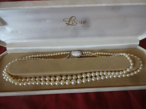 Lotus simulated pearl necklace