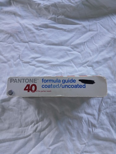 Pantone book used 100 - used., 100%