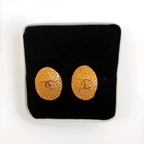 Vintage chanel woven - oval, clip