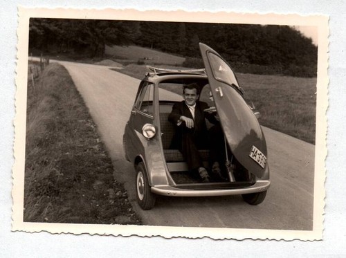Photo man bmw isetta - bmw,