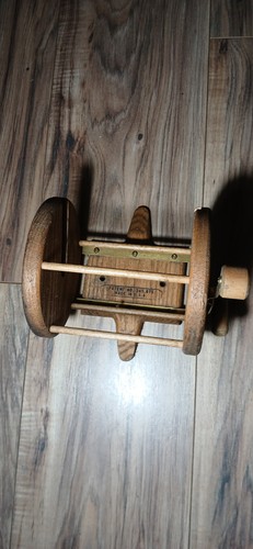 Vintage wooden yarn - wooden,