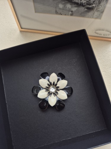 Vintage brooch flower black - vintage,