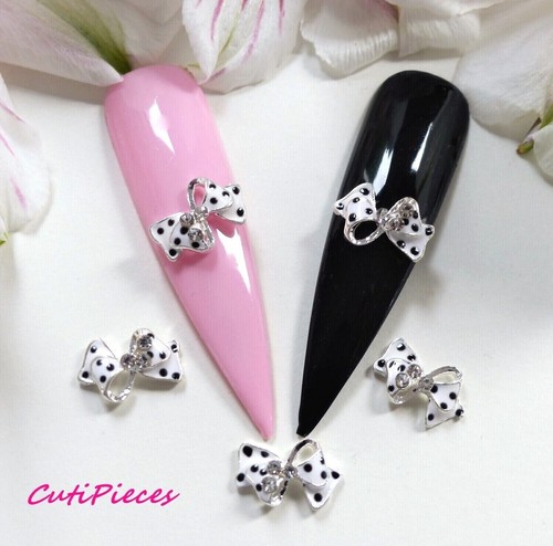 Nail art spotty black white - 3d,