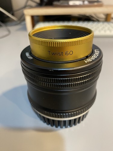 Lensbaby monofocal lens twist
