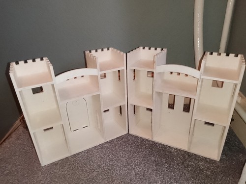 Locking wooden toy castle - locking,