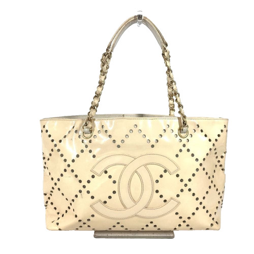 Chanel logo punching - chanel, chain