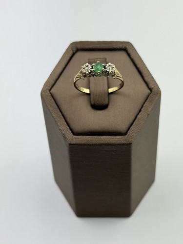 Emerald and diamond ring 9ct - emerald,