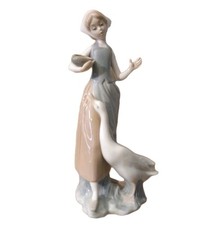 Retired 1969 Lladro Figurine