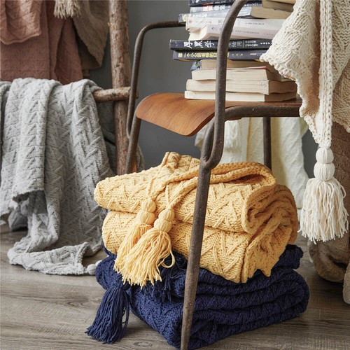 Knitted throw blanket tassel - knitted,
