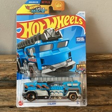 HOT WHEELS LETS RACE BLUE 5 ALARM FIRE TRUCK 125/250 NEW ON CARD