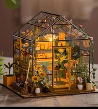 Sunshine Flower House Kit