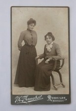 CDV OF TWO PRETTY 19TH CENTURY