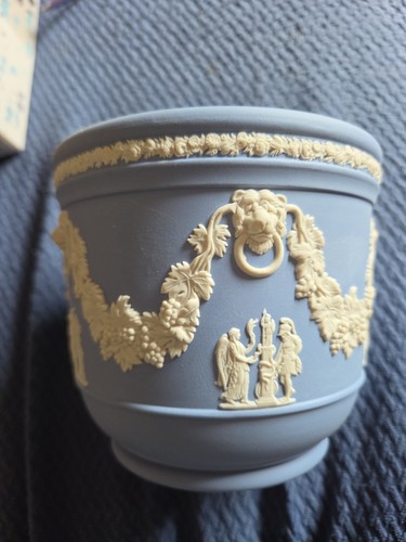 Vtg wedgwood blue - blue, white