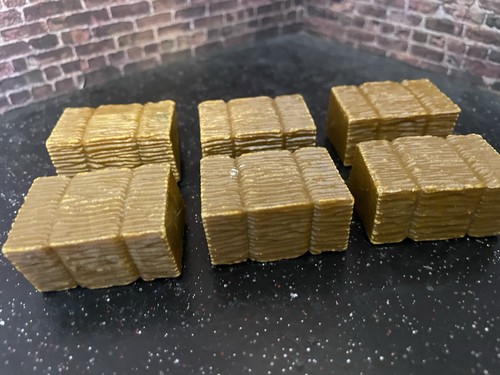 Diorama resin bales - diorama, straw