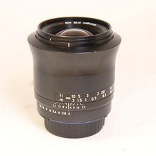 Zeiss Milvus 35mm f/2 Distagon
