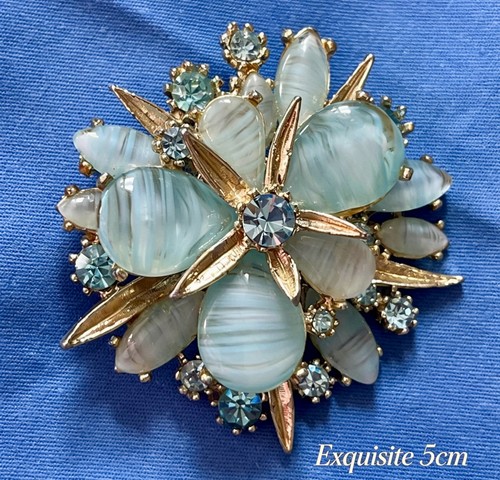 Vintage hollywood brooch gold - vintage,