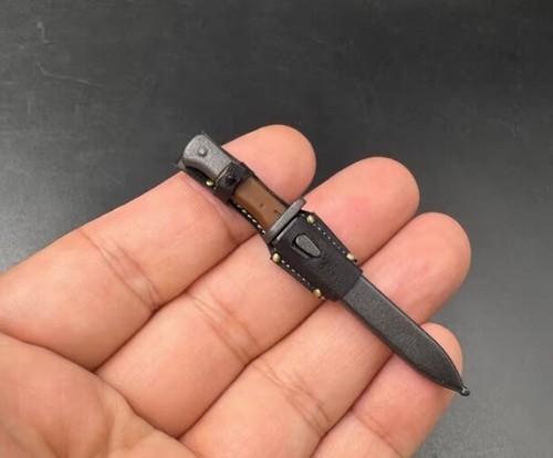Al100044 6th plastic dagger - plastic,