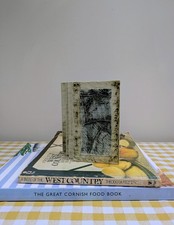 John Beusman Carn Pottery Picture Box Vase Studio Pottery