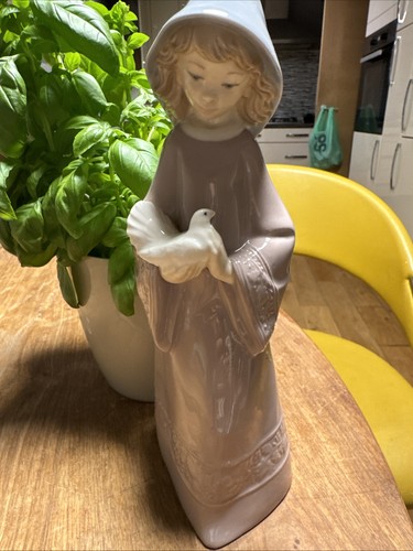 Nao porcelaine girl figurine - nao,
