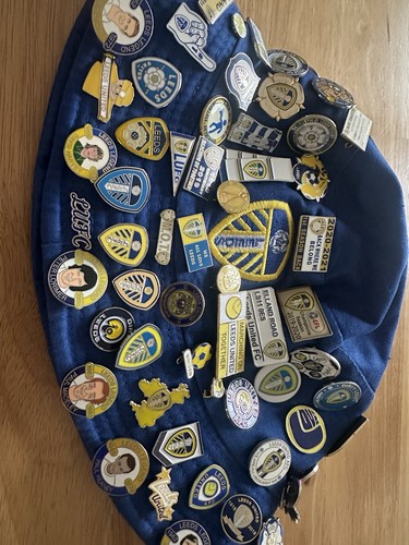 Leeds united badges and pins - leeds,