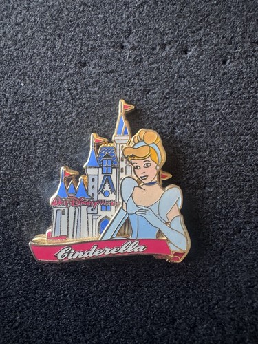 Cinderella castle rare 2002 - castle,
