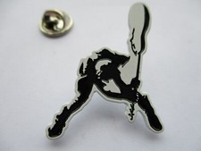 THE CLASH PUNK METAL BADGE