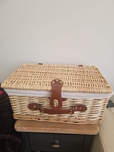 Wicker picnic basket - , hamper