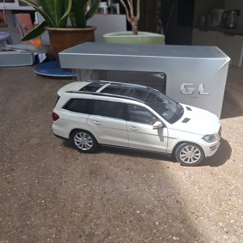 Mercedes benz gl class - 1/18,